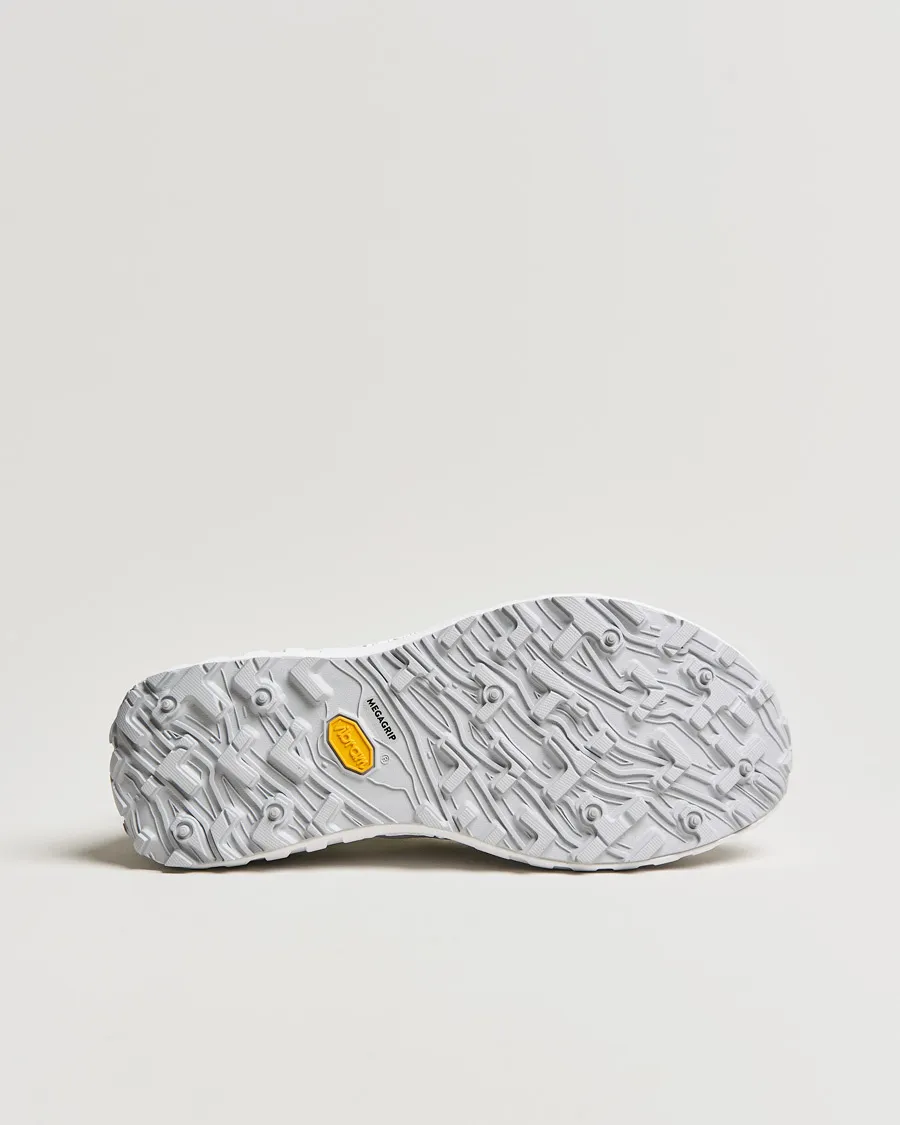 001 Running Sneakers White